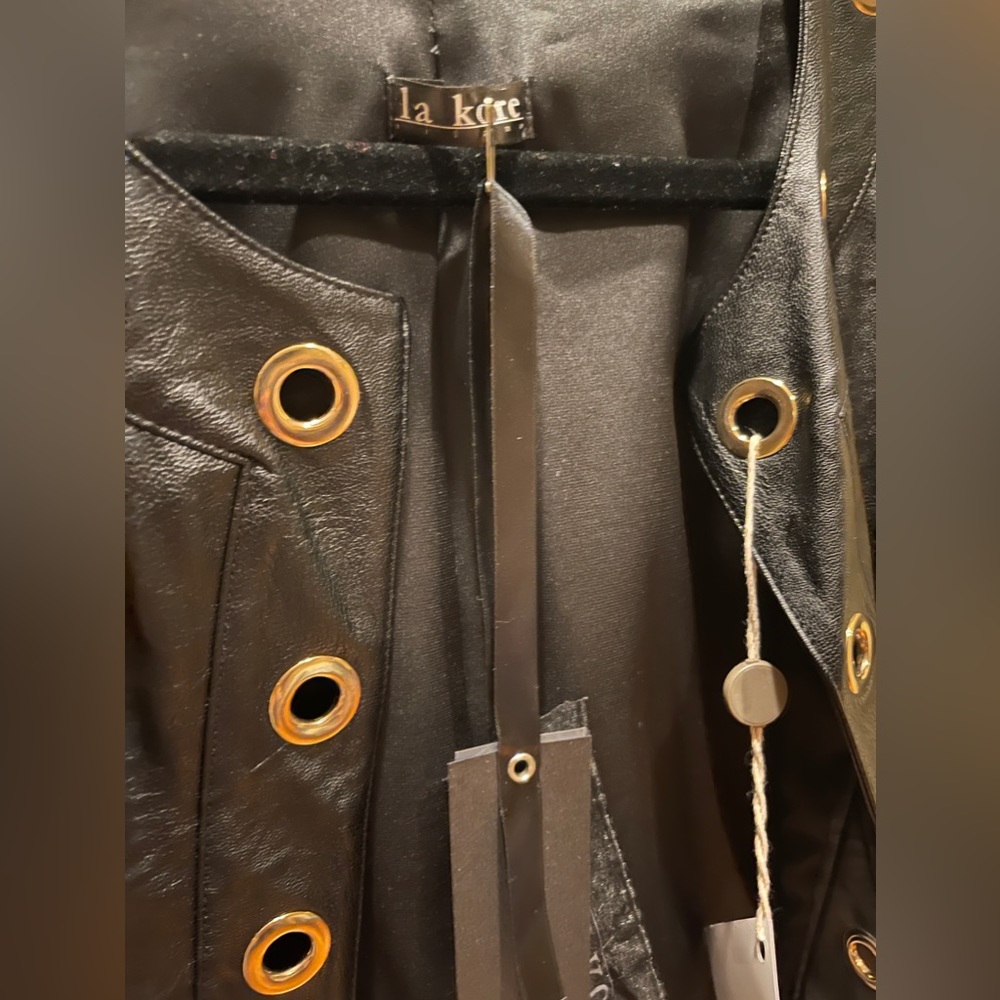 NWT Faux Leather cropped jacket made in Italy! Size 48 European - Picture 3 of 7